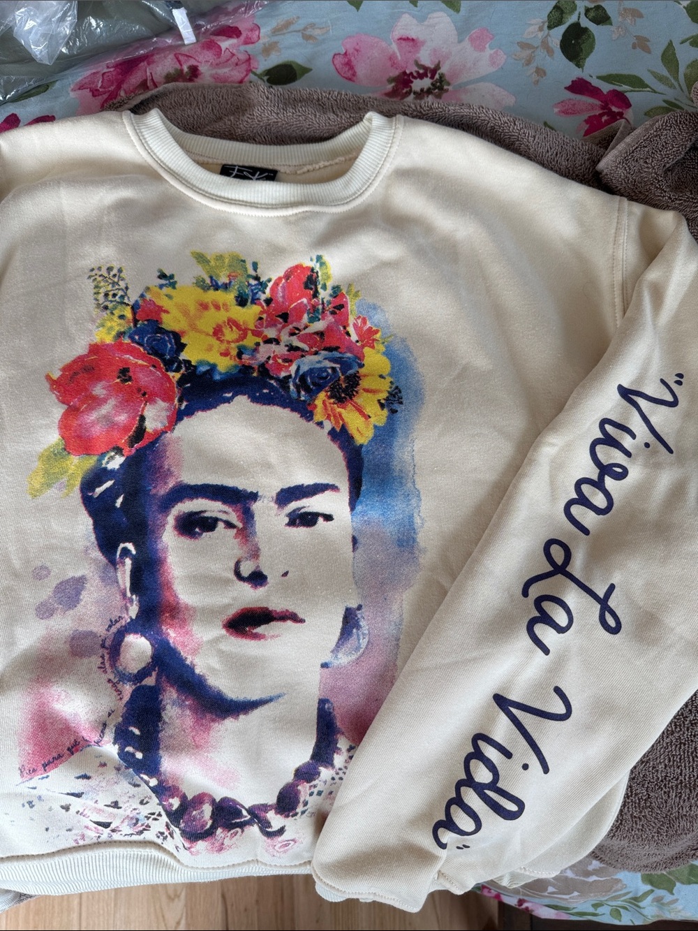 Frida Kahlo Graphic Sweatshirt